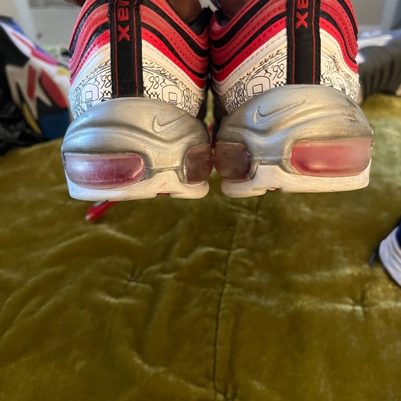 Air Nikes great condition! Boys size 6 - Picture 2 of 6